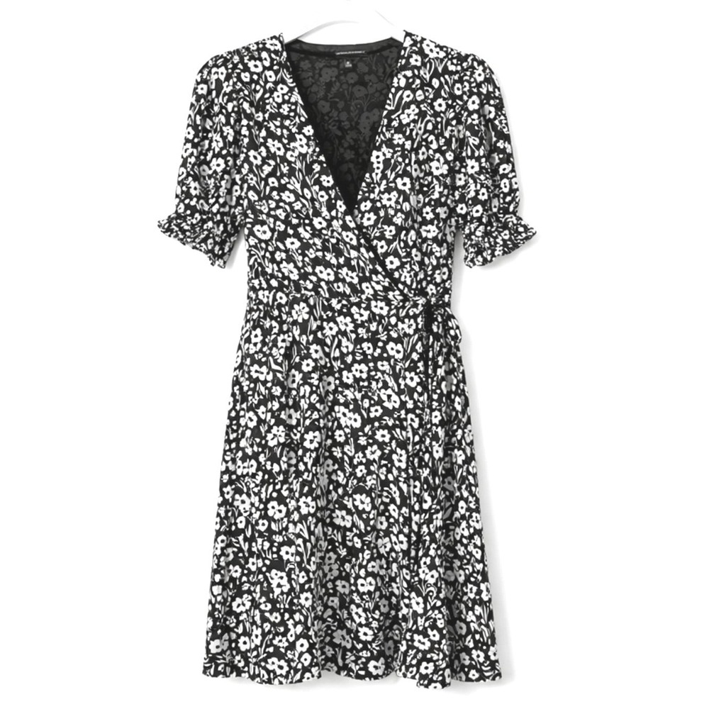 Banana Republic Black White‎ Floral Wrap Dress 6 Lined Short Sleeve Feminine